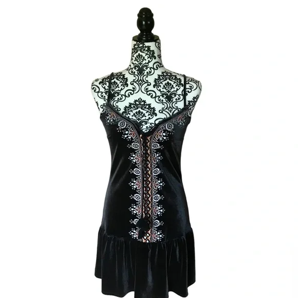 AEROPOSTALE VELVET EMBROIDERED DRESS - Picture 5 of 7